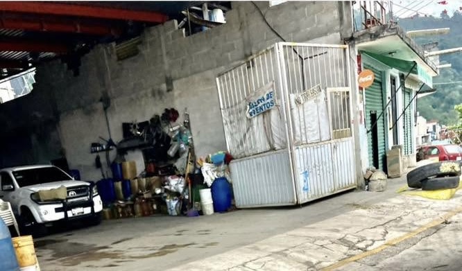 Así comercializaban combustible de manera ilegal y a la vista de todos en Tianguistengo